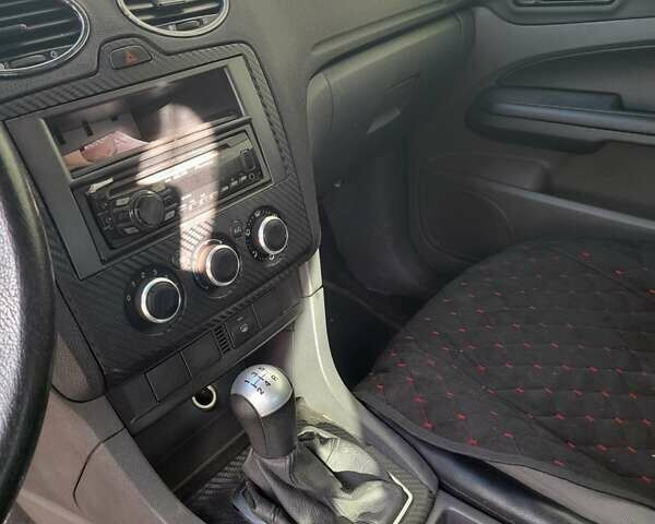 Чорний Форд Фокус, об'ємом двигуна 1.6 л та пробігом 228 тис. км за 4150 $, фото 2 на Automoto.ua