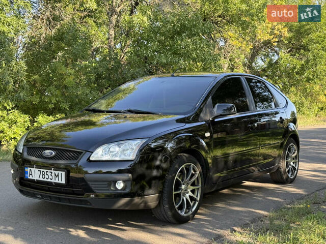 Черный Форд Фокус, объемом двигателя 1.6 л и пробегом 250 тыс. км за 4750 $, фото 2 на Automoto.ua