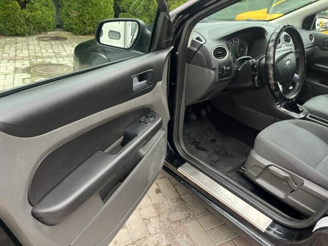 Чорний Форд Фокус, об'ємом двигуна 1.8 л та пробігом 265 тис. км за 3700 $, фото 11 на Automoto.ua