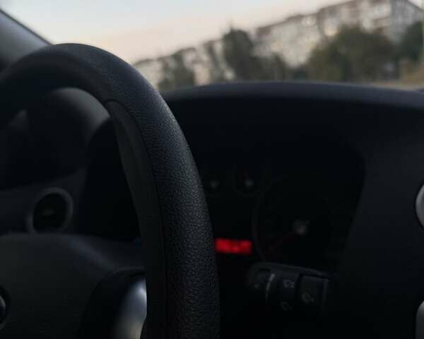 Черный Форд Фокус, объемом двигателя 1.6 л и пробегом 117 тыс. км за 7000 $, фото 5 на Automoto.ua