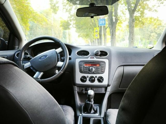 Черный Форд Фокус, объемом двигателя 1.6 л и пробегом 155 тыс. км за 4000 $, фото 3 на Automoto.ua