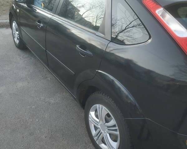 Черный Форд Фокус, объемом двигателя 1.6 л и пробегом 376 тыс. км за 2992 $, фото 2 на Automoto.ua