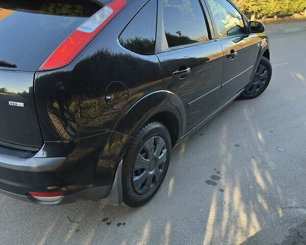 Черный Форд Фокус, объемом двигателя 1.6 л и пробегом 269 тыс. км за 5000 $, фото 6 на Automoto.ua