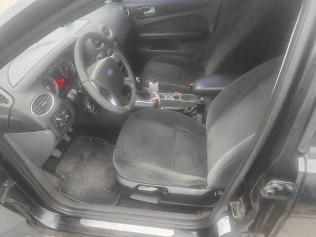 Черный Форд Фокус, объемом двигателя 2 л и пробегом 300 тыс. км за 4300 $, фото 5 на Automoto.ua