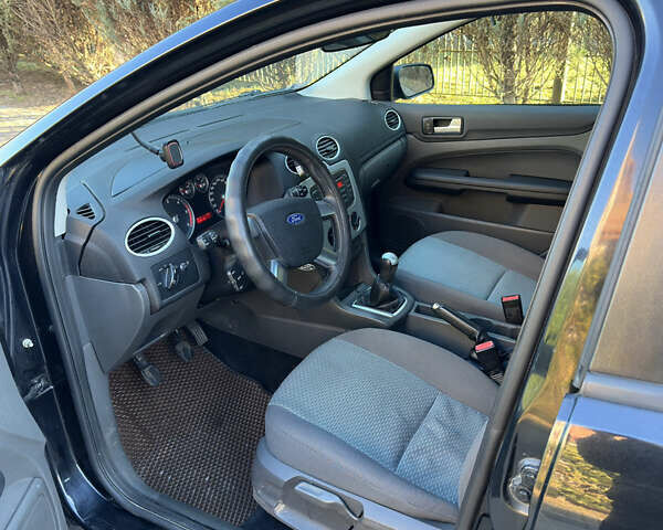 Черный Форд Фокус, объемом двигателя 1.6 л и пробегом 269 тыс. км за 5000 $, фото 7 на Automoto.ua