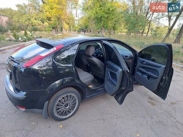 Черный Форд Фокус, объемом двигателя 1.6 л и пробегом 146 тыс. км за 5200 $, фото 10 на Automoto.ua