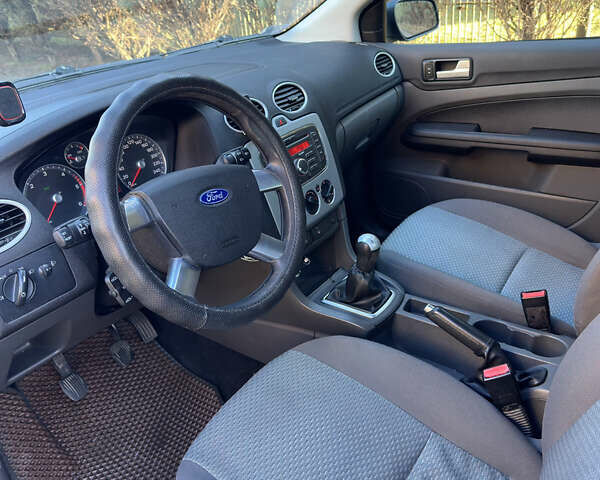 Черный Форд Фокус, объемом двигателя 1.6 л и пробегом 269 тыс. км за 5000 $, фото 9 на Automoto.ua