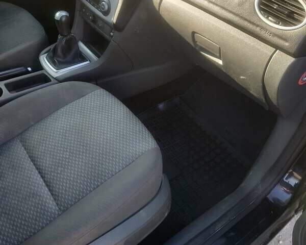 Черный Форд Фокус, объемом двигателя 1.6 л и пробегом 376 тыс. км за 2992 $, фото 7 на Automoto.ua