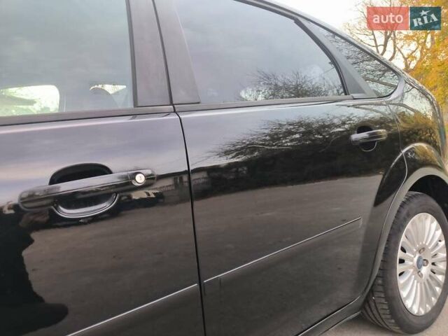 Черный Форд Фокус, объемом двигателя 1.6 л и пробегом 238 тыс. км за 4900 $, фото 6 на Automoto.ua