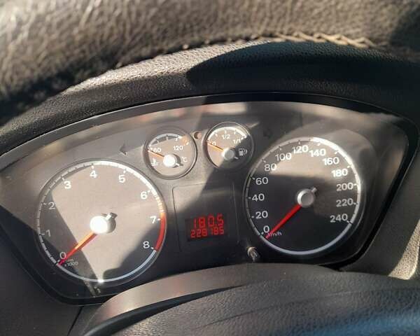 Чорний Форд Фокус, об'ємом двигуна 1.6 л та пробігом 228 тис. км за 4150 $, фото 8 на Automoto.ua