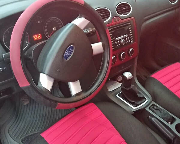 Черный Форд Фокус, объемом двигателя 1.6 л и пробегом 196 тыс. км за 4100 $, фото 7 на Automoto.ua