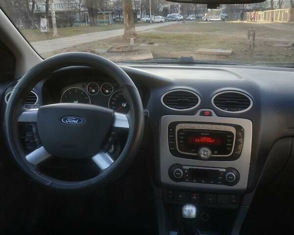 Черный Форд Фокус, объемом двигателя 1.6 л и пробегом 376 тыс. км за 2992 $, фото 6 на Automoto.ua