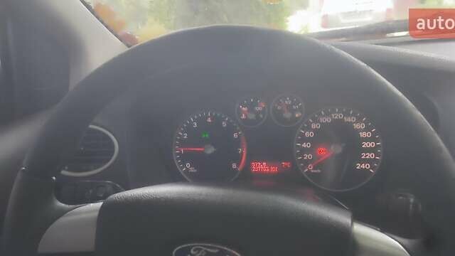 Черный Форд Фокус, объемом двигателя 1.6 л и пробегом 275 тыс. км за 3200 $, фото 2 на Automoto.ua