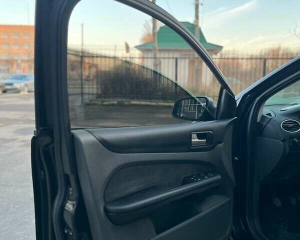 Чорний Форд Фокус, об'ємом двигуна 2 л та пробігом 313 тис. км за 3250 $, фото 7 на Automoto.ua