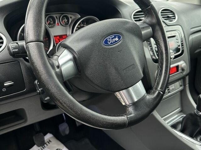 Чорний Форд Фокус, об'ємом двигуна 1.6 л та пробігом 181 тис. км за 5200 $, фото 6 на Automoto.ua