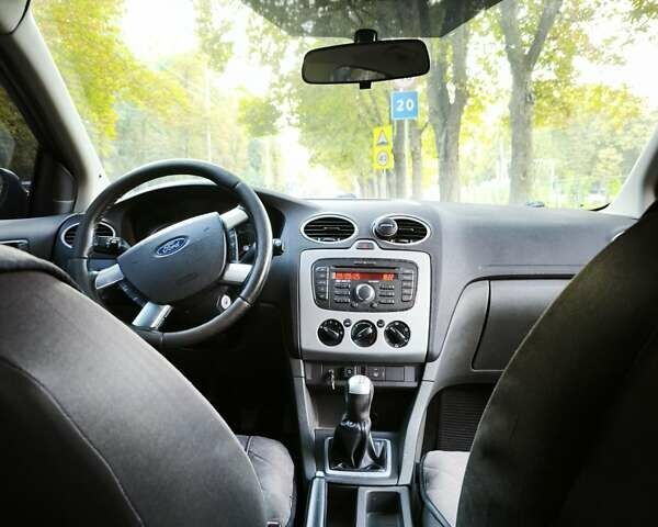 Черный Форд Фокус, объемом двигателя 1.6 л и пробегом 155 тыс. км за 4100 $, фото 4 на Automoto.ua