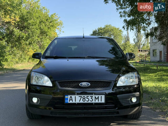 Черный Форд Фокус, объемом двигателя 1.6 л и пробегом 250 тыс. км за 4750 $, фото 1 на Automoto.ua
