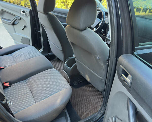 Черный Форд Фокус, объемом двигателя 1.6 л и пробегом 269 тыс. км за 5000 $, фото 10 на Automoto.ua