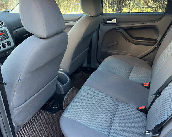 Черный Форд Фокус, объемом двигателя 1.6 л и пробегом 269 тыс. км за 5000 $, фото 11 на Automoto.ua