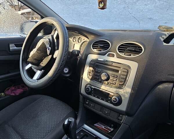 Черный Форд Фокус, объемом двигателя 1.6 л и пробегом 200 тыс. км за 2399 $, фото 11 на Automoto.ua