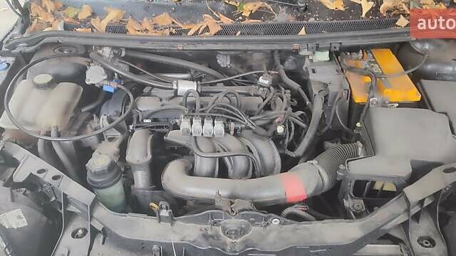 Черный Форд Фокус, объемом двигателя 1.6 л и пробегом 275 тыс. км за 3200 $, фото 6 на Automoto.ua