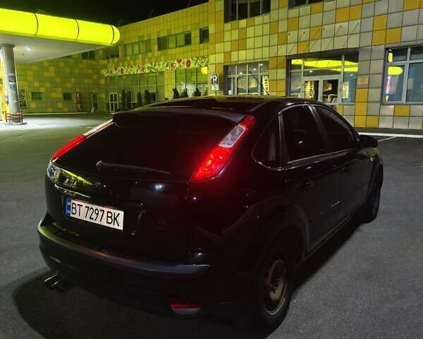 Черный Форд Фокус, объемом двигателя 1.6 л и пробегом 155 тыс. км за 4100 $, фото 1 на Automoto.ua