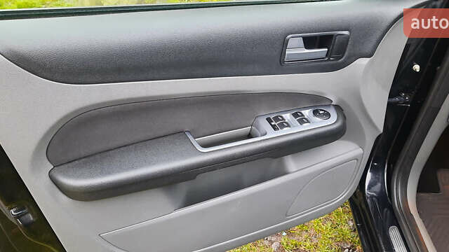 Черный Форд Фокус, объемом двигателя 1.8 л и пробегом 189 тыс. км за 5500 $, фото 24 на Automoto.ua