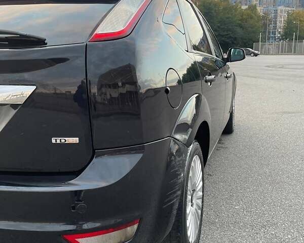 Черный Форд Фокус, объемом двигателя 1.8 л и пробегом 245 тыс. км за 7000 $, фото 13 на Automoto.ua