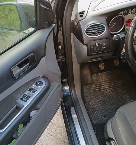 Черный Форд Фокус, объемом двигателя 1.8 л и пробегом 287 тыс. км за 6800 $, фото 30 на Automoto.ua