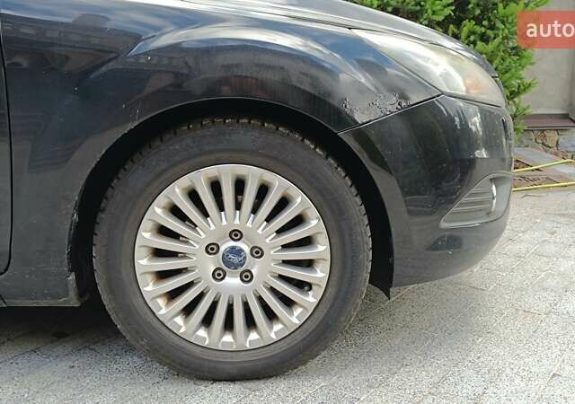 Черный Форд Фокус, объемом двигателя 1.8 л и пробегом 287 тыс. км за 6800 $, фото 4 на Automoto.ua