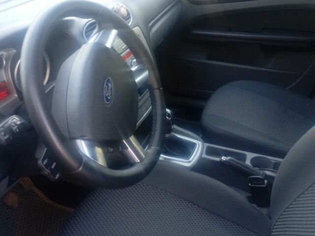 Черный Форд Фокус, объемом двигателя 1.6 л и пробегом 268 тыс. км за 4800 $, фото 3 на Automoto.ua