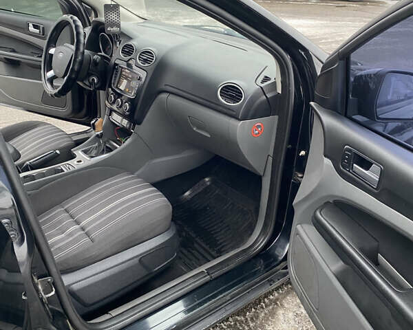 Черный Форд Фокус, объемом двигателя 1.6 л и пробегом 340 тыс. км за 5500 $, фото 7 на Automoto.ua