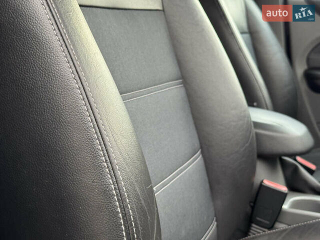 Черный Форд Фокус, объемом двигателя 1.8 л и пробегом 193 тыс. км за 5999 $, фото 87 на Automoto.ua