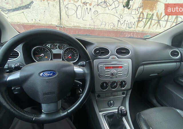 Черный Форд Фокус, объемом двигателя 1.6 л и пробегом 269 тыс. км за 5600 $, фото 4 на Automoto.ua