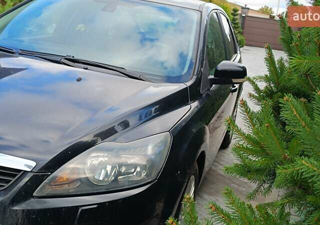 Черный Форд Фокус, объемом двигателя 1.8 л и пробегом 287 тыс. км за 6800 $, фото 2 на Automoto.ua