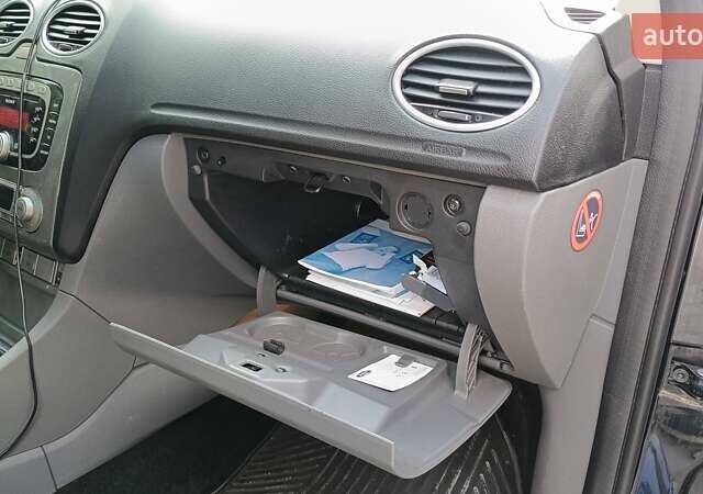 Черный Форд Фокус, объемом двигателя 1.8 л и пробегом 287 тыс. км за 6800 $, фото 18 на Automoto.ua