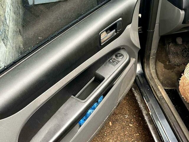 Чорний Форд Фокус, об'ємом двигуна 1.6 л та пробігом 213 тис. км за 5750 $, фото 5 на Automoto.ua