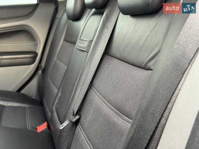 Черный Форд Фокус, объемом двигателя 1.8 л и пробегом 193 тыс. км за 5999 $, фото 72 на Automoto.ua