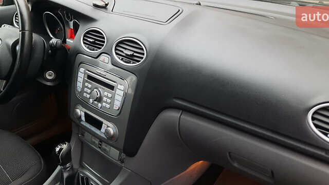 Черный Форд Фокус, объемом двигателя 1.8 л и пробегом 189 тыс. км за 5500 $, фото 28 на Automoto.ua