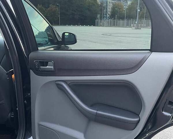 Черный Форд Фокус, объемом двигателя 1.8 л и пробегом 245 тыс. км за 7000 $, фото 36 на Automoto.ua