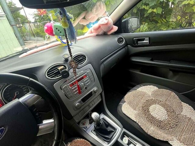 Черный Форд Фокус, объемом двигателя 1.6 л и пробегом 213 тыс. км за 5750 $, фото 1 на Automoto.ua