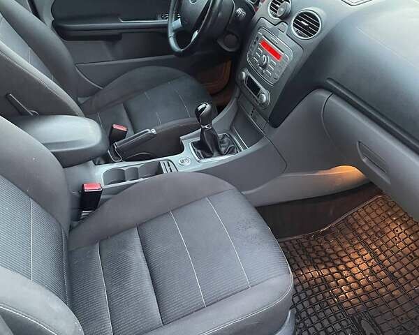 Черный Форд Фокус, объемом двигателя 1.8 л и пробегом 245 тыс. км за 7000 $, фото 41 на Automoto.ua