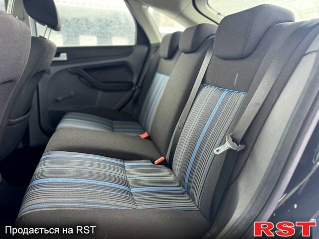 Черный Форд Фокус, объемом двигателя 1.6 л и пробегом 19200 тыс. км за 6100 $, фото 10 на Automoto.ua