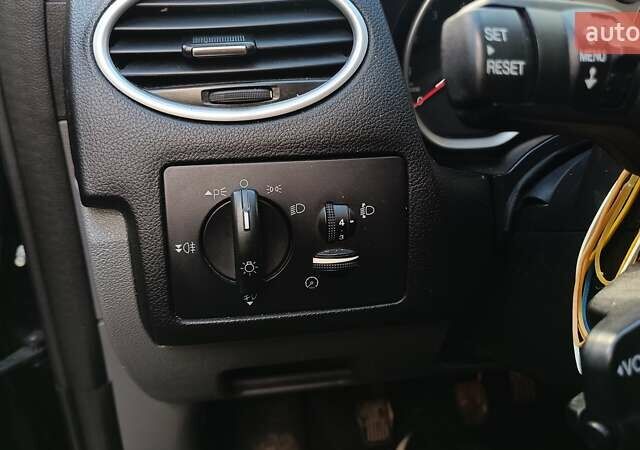 Черный Форд Фокус, объемом двигателя 1.8 л и пробегом 287 тыс. км за 6800 $, фото 34 на Automoto.ua