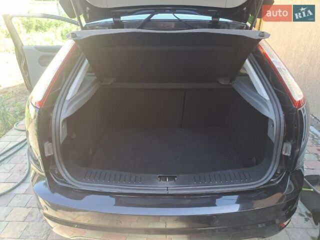 Черный Форд Фокус, объемом двигателя 2 л и пробегом 150 тыс. км за 4550 $, фото 8 на Automoto.ua