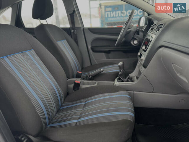 Черный Форд Фокус, объемом двигателя 1.6 л и пробегом 192 тыс. км за 5600 $, фото 17 на Automoto.ua