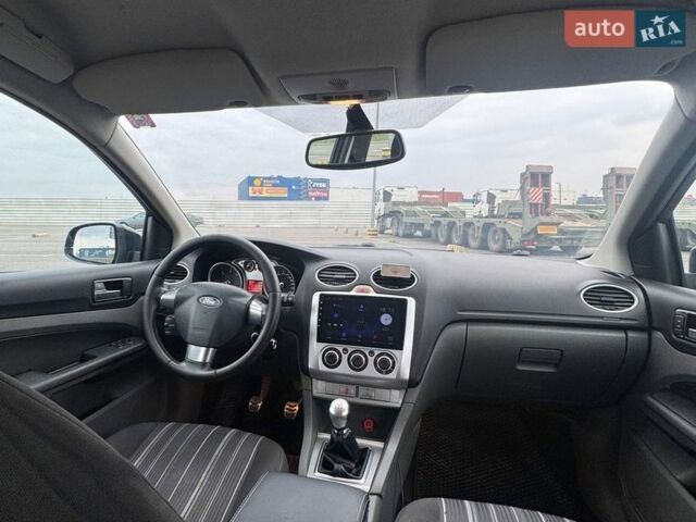 Черный Форд Фокус, объемом двигателя 1.6 л и пробегом 321 тыс. км за 4500 $, фото 6 на Automoto.ua