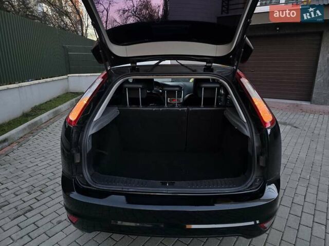 Черный Форд Фокус, объемом двигателя 1.6 л и пробегом 209 тыс. км за 6850 $, фото 31 на Automoto.ua