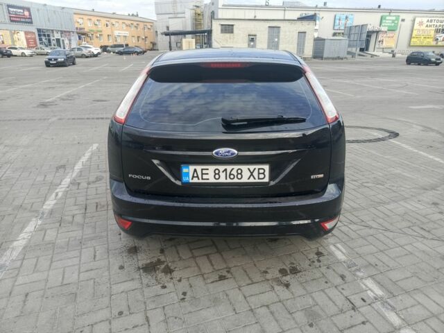 Черный Форд Фокус, объемом двигателя 1.6 л и пробегом 305 тыс. км за 5500 $, фото 5 на Automoto.ua
