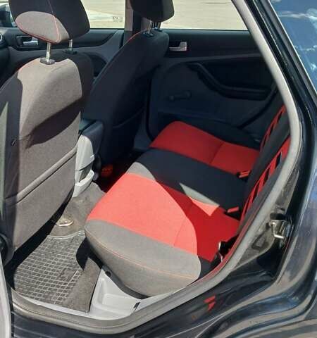 Черный Форд Фокус, объемом двигателя 1.56 л и пробегом 405 тыс. км за 4950 $, фото 7 на Automoto.ua